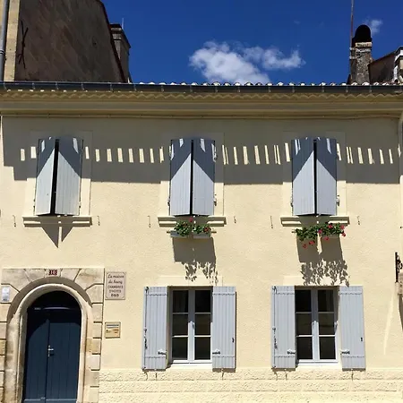 Bed & Breakfast La Maison Du Bourg Proche St Emilion 3*