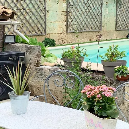 Bed & Breakfast La Maison Du Bourg Proche St Emilion 3*