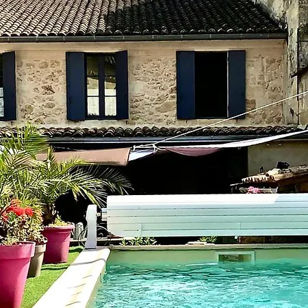 La Maison Du Bourg Proche St Emilion Bed & Breakfast 3*