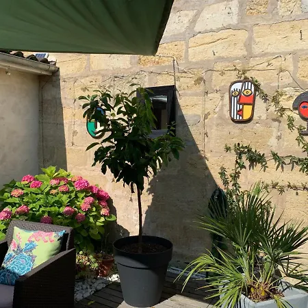 La Maison Du Bourg Proche St Emilion Bed & Breakfast