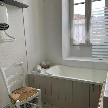 La Maison Du Bourg Proche St Emilion Bed & Breakfast Puisseguin