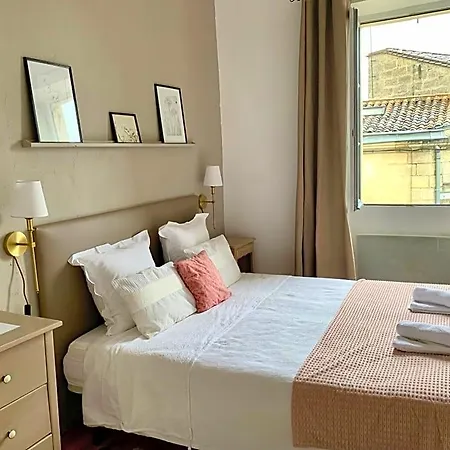 La Maison Du Bourg Proche St Emilion Bed & Breakfast 3*
