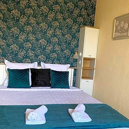 Bed & Breakfast La Maison Du Bourg Proche St Emilion Puisseguin