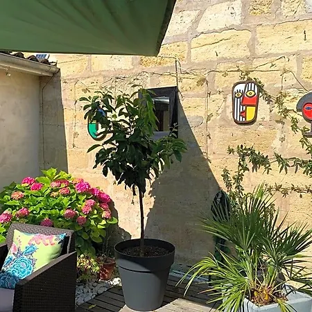 La Maison Du Bourg Proche St Emilion Bed & Breakfast