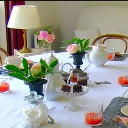 La Maison Du Bourg Proche St Emilion Bed & Breakfast 3*
