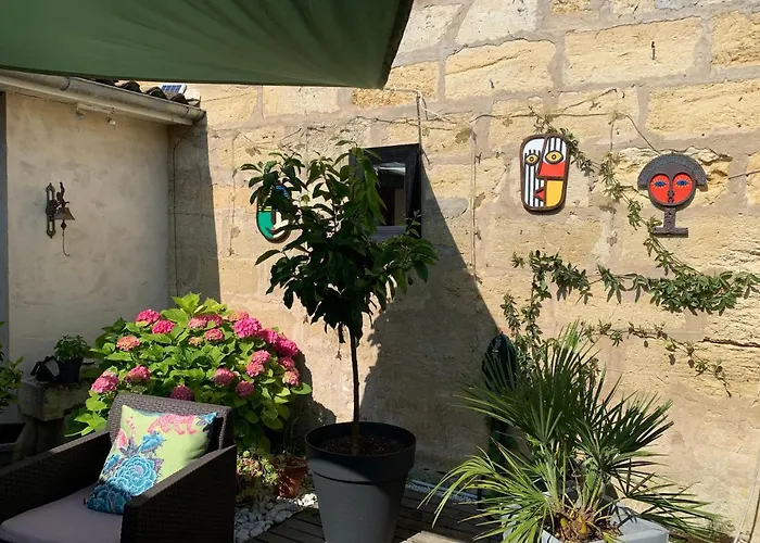 La Maison Du Bourg Proche St Emilion Bed & Breakfast